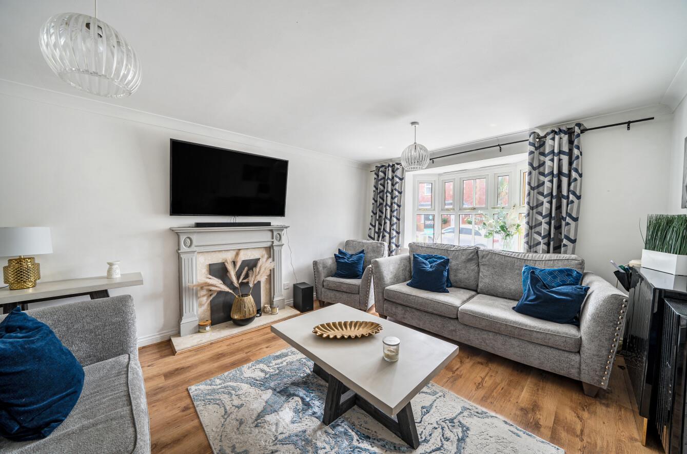 Ffordd Taliesin, Killay, Swansea, SA2 7DF